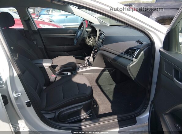 5NPD74LFXJH359221 2018 HYUNDAI ELANTRA Silver Front interior view
