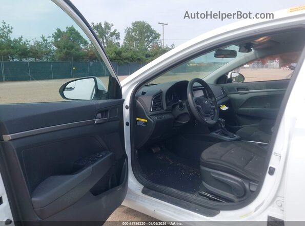5NPD74LFXJH389223 2018 HYUNDAI ELANTRA Белый Вид салона спереди