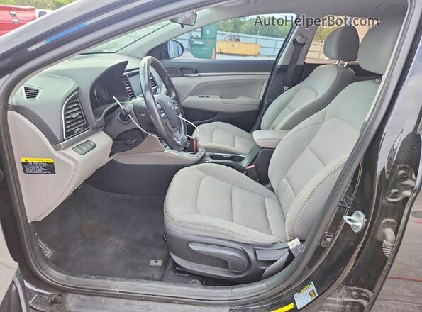 5NPD84LF0HH024508 2017 HYUNDAI ELANTRA Black Вид салону спереду