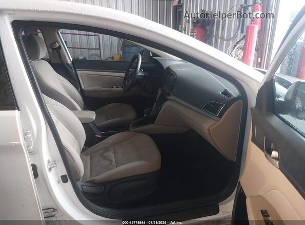 5NPD84LF0HH104231 2017 HYUNDAI ELANTRA White Widok wnętrza z przodu