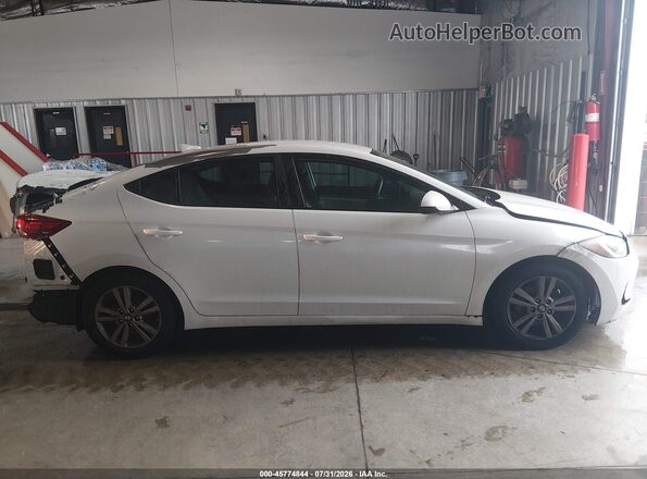 5NPD84LF0HH104231 2017 HYUNDAI ELANTRA White Widok wnętrza z tyłu
