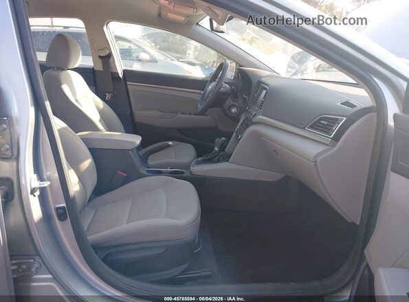 5NPD84LF0HH180922 2017 HYUNDAI ELANTRA Серебряный Вид салона спереди