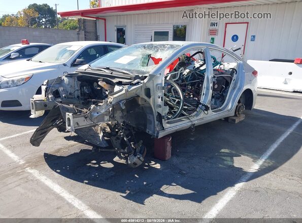 5NPD84LF0JH220261 2018 HYUNDAI ELANTRA Silver Vista tres cuartos delantera izquierda