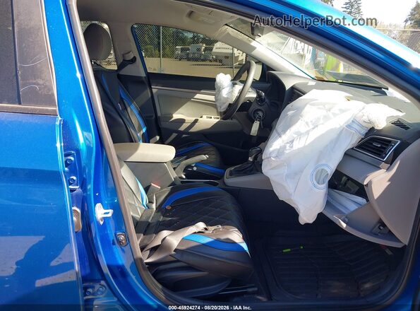 5NPD84LF0JH225749 2018 HYUNDAI ELANTRA Blue Front interior view