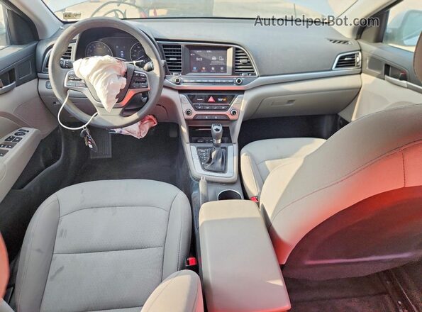 5NPD84LF0JH238663 2018 HYUNDAI ELANTRA Серебряный Вид панели приборов