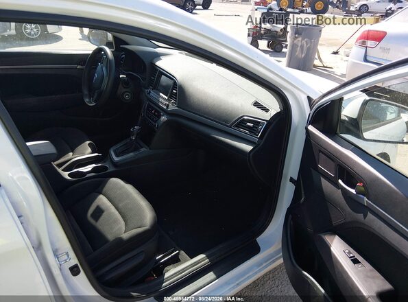 5NPD84LF0JH254068 2018 HYUNDAI ELANTRA White Вид салону спереду