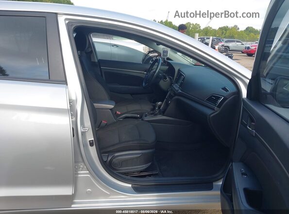 5NPD84LF0JH277706 2018 HYUNDAI ELANTRA Серебряный Вид салона спереди