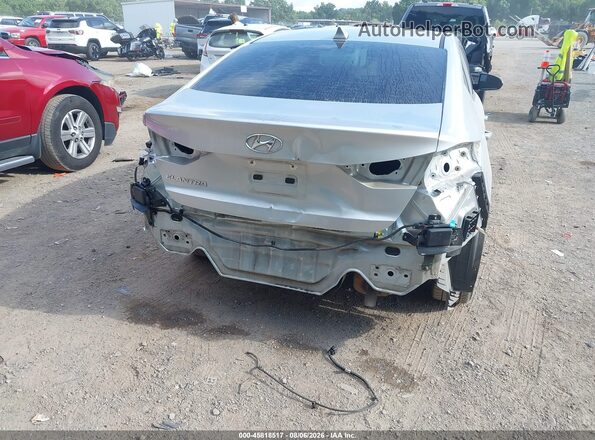 5NPD84LF0JH277706 2018 HYUNDAI ELANTRA Серебряный Вид спереди