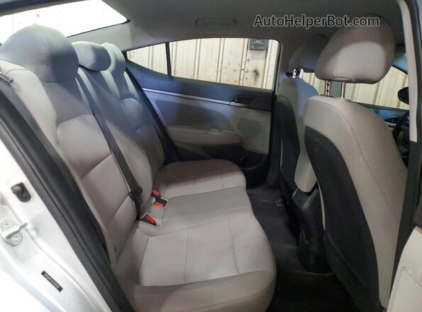 5NPD84LF0JH326936 2018 HYUNDAI ELANTRA Silver Widok tylnych siedzeń