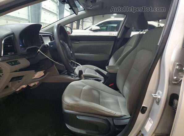 5NPD84LF0JH326936 2018 HYUNDAI ELANTRA Silver Widok wnętrza z przodu