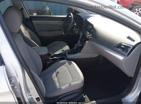 5NPD84LF0JH329691 2018 HYUNDAI ELANTRA Silver Front interior view