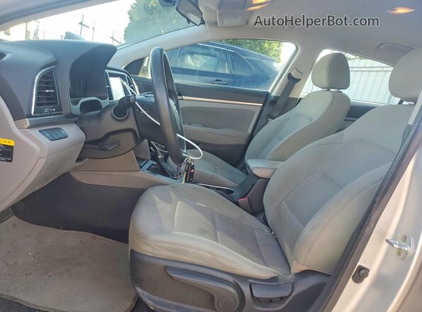 5NPD84LF1HH049756 2017 HYUNDAI ELANTRA Серебряный Вид салона спереди