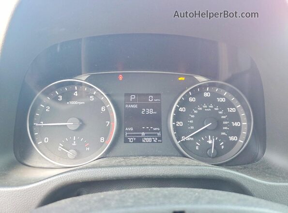 5NPD84LF1HH105601 2017 HYUNDAI ELANTRA Red ხელსაწყოთა პანელის ხედი