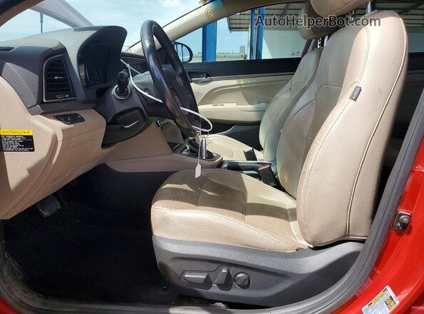 5NPD84LF1JH227350 2018 HYUNDAI ELANTRA Red Front interior view