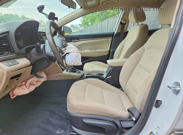 5NPD84LF1JH373120 2018 HYUNDAI ELANTRA White Front interior view