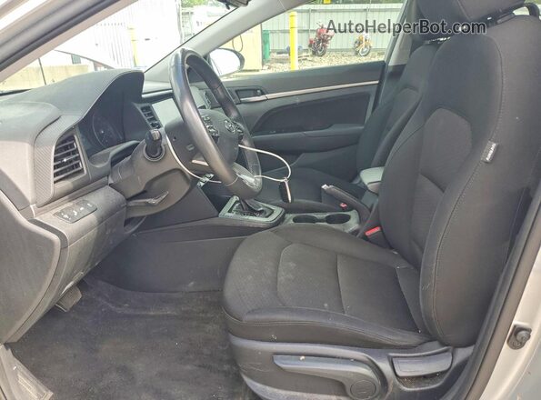5NPD84LF1LH616895 2020 HYUNDAI ELANTRA Серебряный Вид салона спереди
