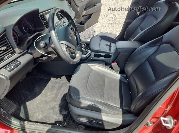 5NPD84LF2HH028723 2017 HYUNDAI ELANTRA Красный Вид салона спереди