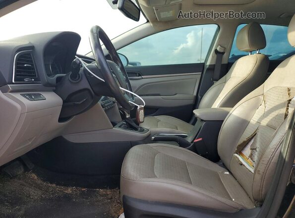5NPD84LF2HH040046 2017 HYUNDAI ELANTRA Черный Вид салона спереди