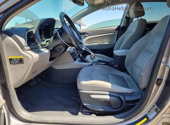 5NPD84LF2JH270272 2018 HYUNDAI ELANTRA Charcoal Front interior view