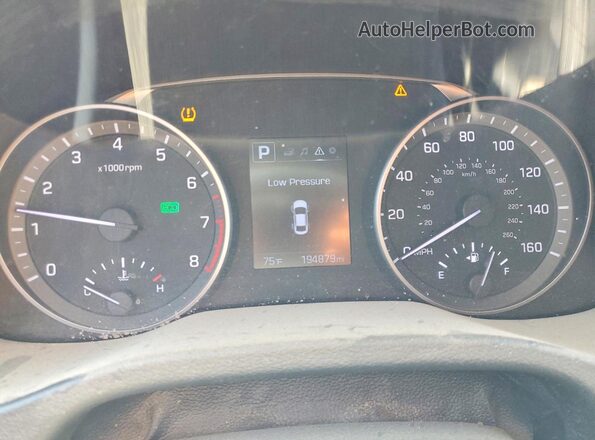 5NPD84LF2JH304324 2018 HYUNDAI ELANTRA White ხელსაწყოთა პანელის ხედი