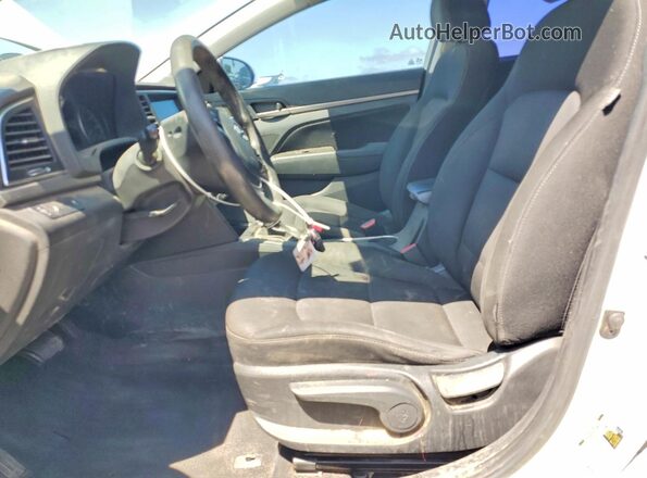 5NPD84LF2JH304324 2018 HYUNDAI ELANTRA White წინა სალონის ხედი