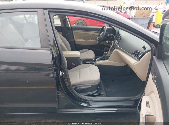 5NPD84LF2JH371912 2018 HYUNDAI ELANTRA Black Вид салону спереду