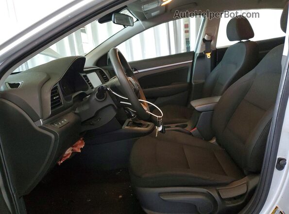 5NPD84LF2LH527336 2020 HYUNDAI ELANTRA Серебряный Вид салона спереди