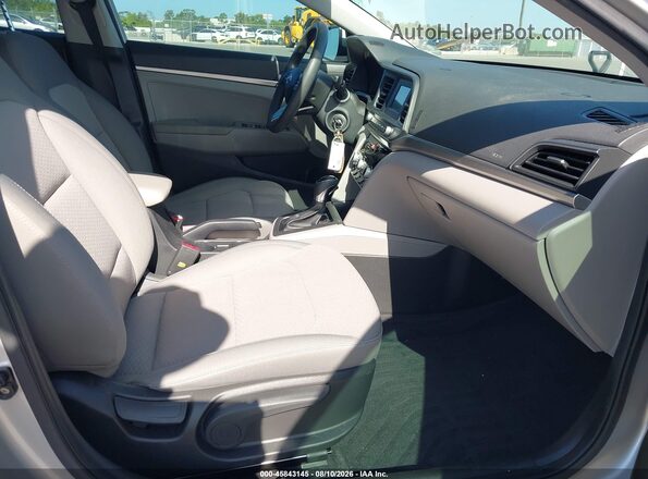 5NPD84LF2LH537932 2020 HYUNDAI ELANTRA Серебряный Вид салона спереди