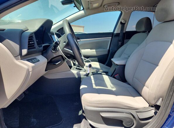 5NPD84LF2LH614086 2020 HYUNDAI ELANTRA Синий Вид салона спереди
