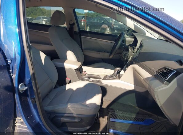 5NPD84LF3HH064517 2017 HYUNDAI ELANTRA Dark Blue Vista interior delantera