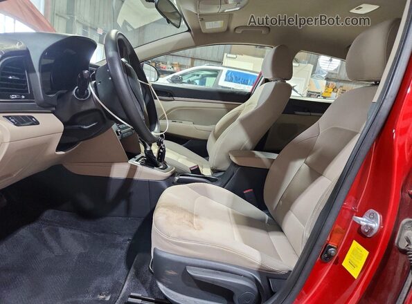 5NPD84LF3HH095587 2017 HYUNDAI ELANTRA Бордовый Вид салона спереди