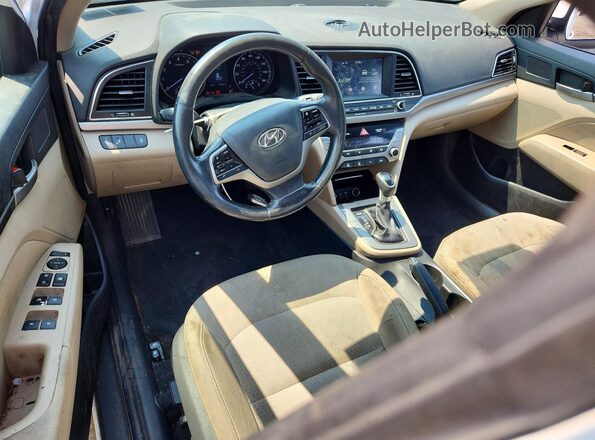 5NPD84LF3HH169946 2017 HYUNDAI ELANTRA Белый Вид панели приборов