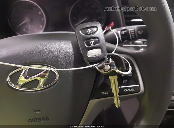 5NPD84LF3HH207434 2017 HYUNDAI ELANTRA White Widok deski rozdzielczej