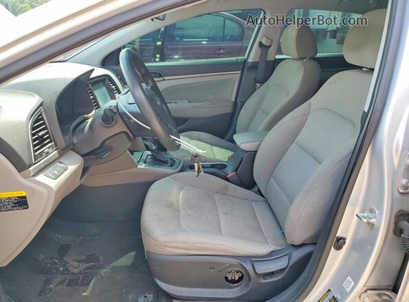 5NPD84LF3JH218858 2018 HYUNDAI ELANTRA Silver წინა სალონის ხედი