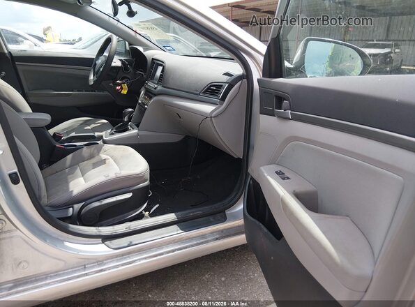 5NPD84LF3JH230525 2018 HYUNDAI ELANTRA Silver Вид салону спереду