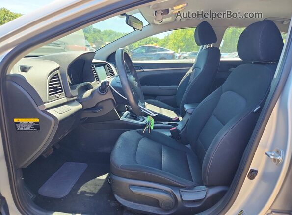 5NPD84LF3JH275786 2018 HYUNDAI ELANTRA Silver წინა სალონის ხედი
