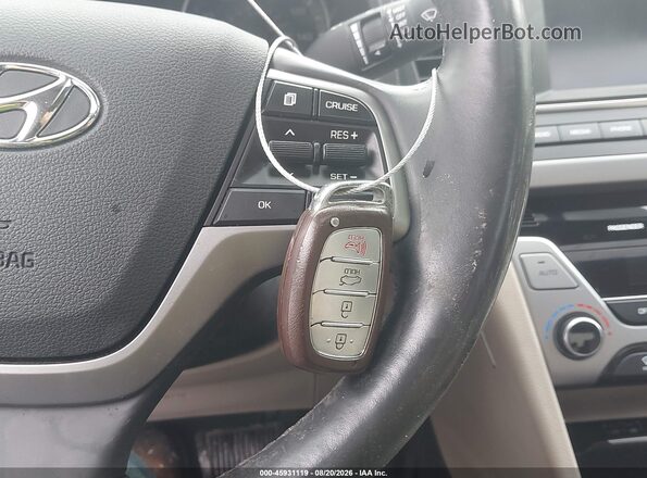 5NPD84LF3JH301495 2018 HYUNDAI ELANTRA Red Dashboard view