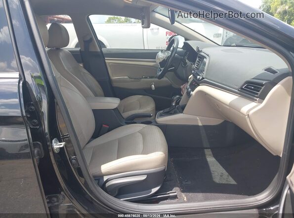 5NPD84LF3LH518340 2020 HYUNDAI ELANTRA Черный Вид салона спереди
