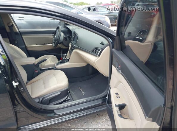 5NPD84LF4HH085683 2017 HYUNDAI ELANTRA Black Front interior view