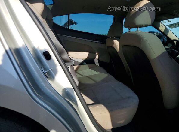5NPD84LF4HH200010 2017 HYUNDAI ELANTRA Серебряный Вид задней части салона