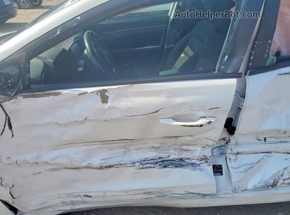5NPD84LF4JH310044 2018 HYUNDAI ELANTRA White Front interior view