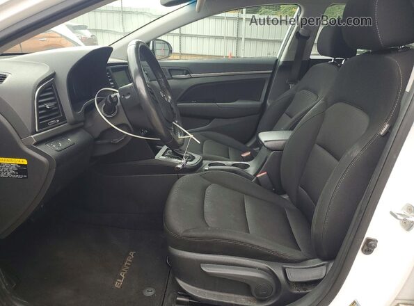 5NPD84LF4JH320833 2018 HYUNDAI ELANTRA Белый Вид салона спереди