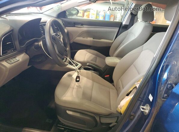 5NPD84LF4JH341651 2018 HYUNDAI ELANTRA Синий Вид салона спереди