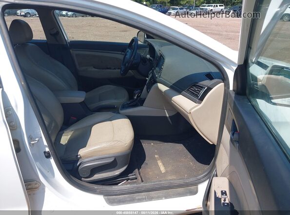 5NPD84LF4JH357784 2018 HYUNDAI ELANTRA Белый Вид салона спереди