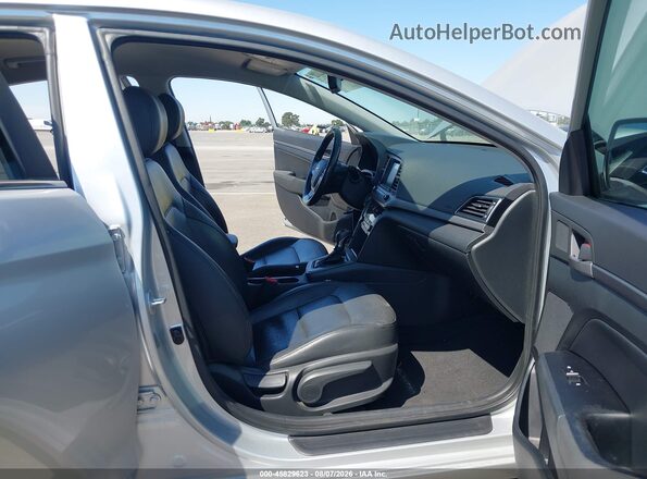 5NPD84LF5HH038310 2017 HYUNDAI ELANTRA Silver Front interior view