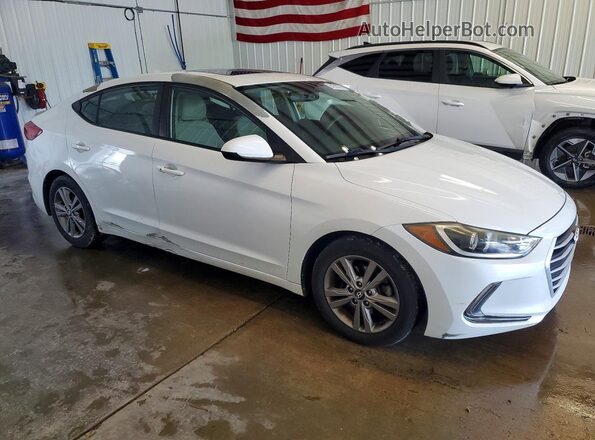 5NPD84LF5HH134731 2017 HYUNDAI ELANTRA White Delantero derecho