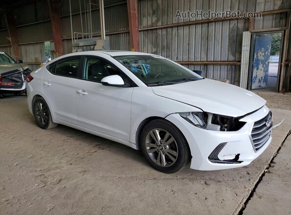 5NPD84LF5HH174887 2017 HYUNDAI ELANTRA Белый Вид салона спереди