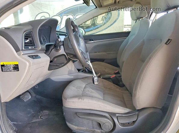 5NPD84LF5JH217937 2018 HYUNDAI ELANTRA Silver Front interior view