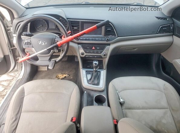 5NPD84LF5JH222636 2018 HYUNDAI ELANTRA Серебряный Вид панели приборов