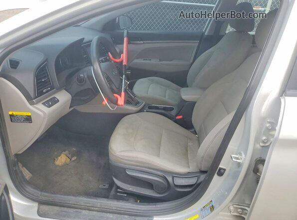 5NPD84LF5JH222636 2018 HYUNDAI ELANTRA Серебряный Вид салона спереди